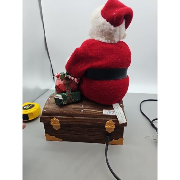 Vintage Holiday Creations Animated Santa Claus Toy Chest Moving  1995 Works - Picture 7 of 11